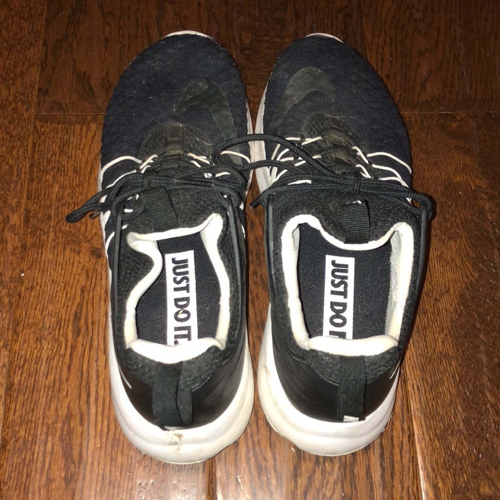 Nike tennis shoes